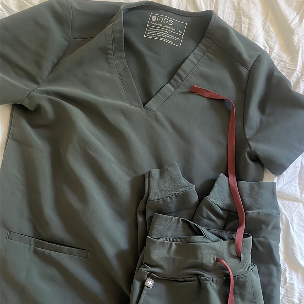 Figs Bonsai Green Scrub Set